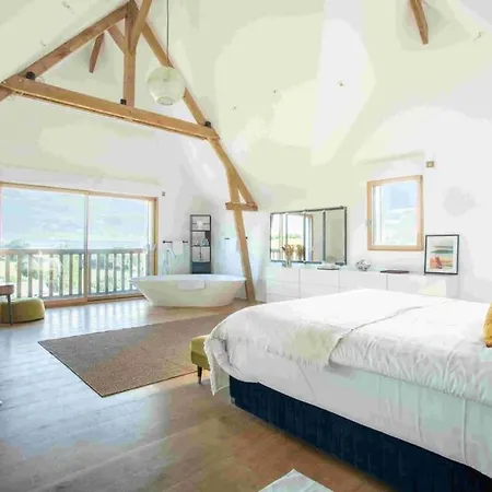 Luxurious With A Heated Swimming Pool Ferienhaus