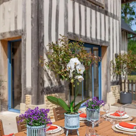 Luxurious With A Heated Swimming Pool Ferienhaus