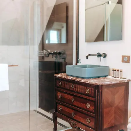 Vakantiehuis Luxurious With A Heated Swimming Pool *